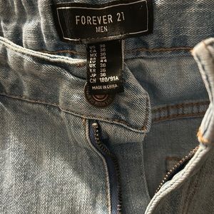 NWOT Never worn Men’s skinny fit straight leg denim jeans